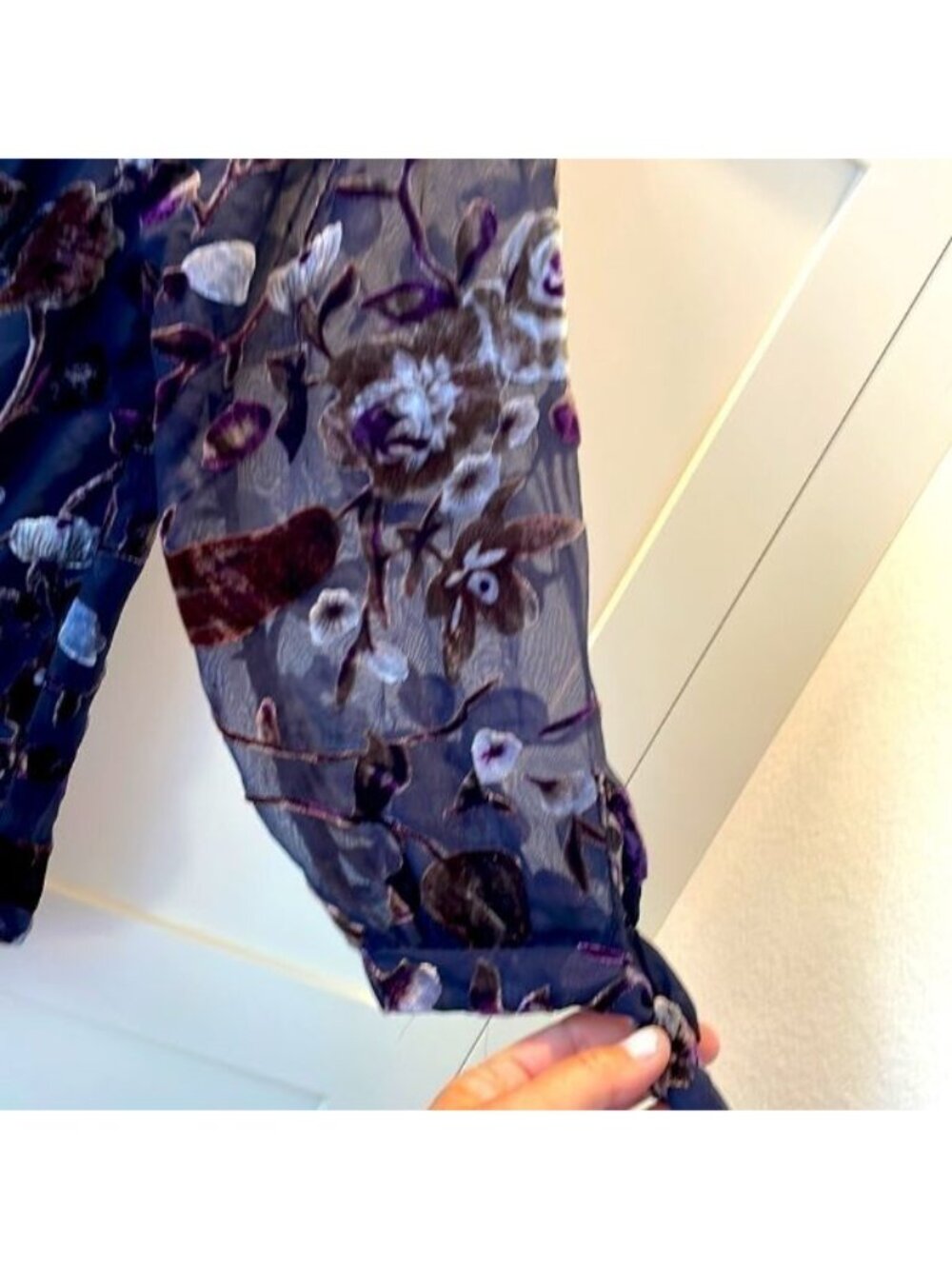 Dalia Off the Shoulder Blouse Floral Print Size: Med. - Picture 4 of 5